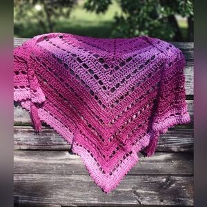 New Large triangular scarf/shawl crochet